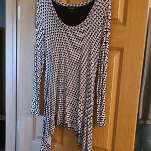 Karen Kane Black and White Patterned Top